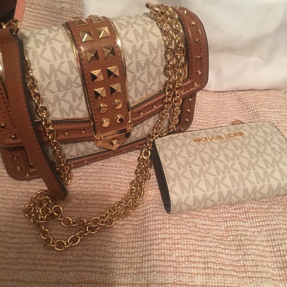 100% Authentic Michael kor studded shoulder bag - Picture 5 of 5